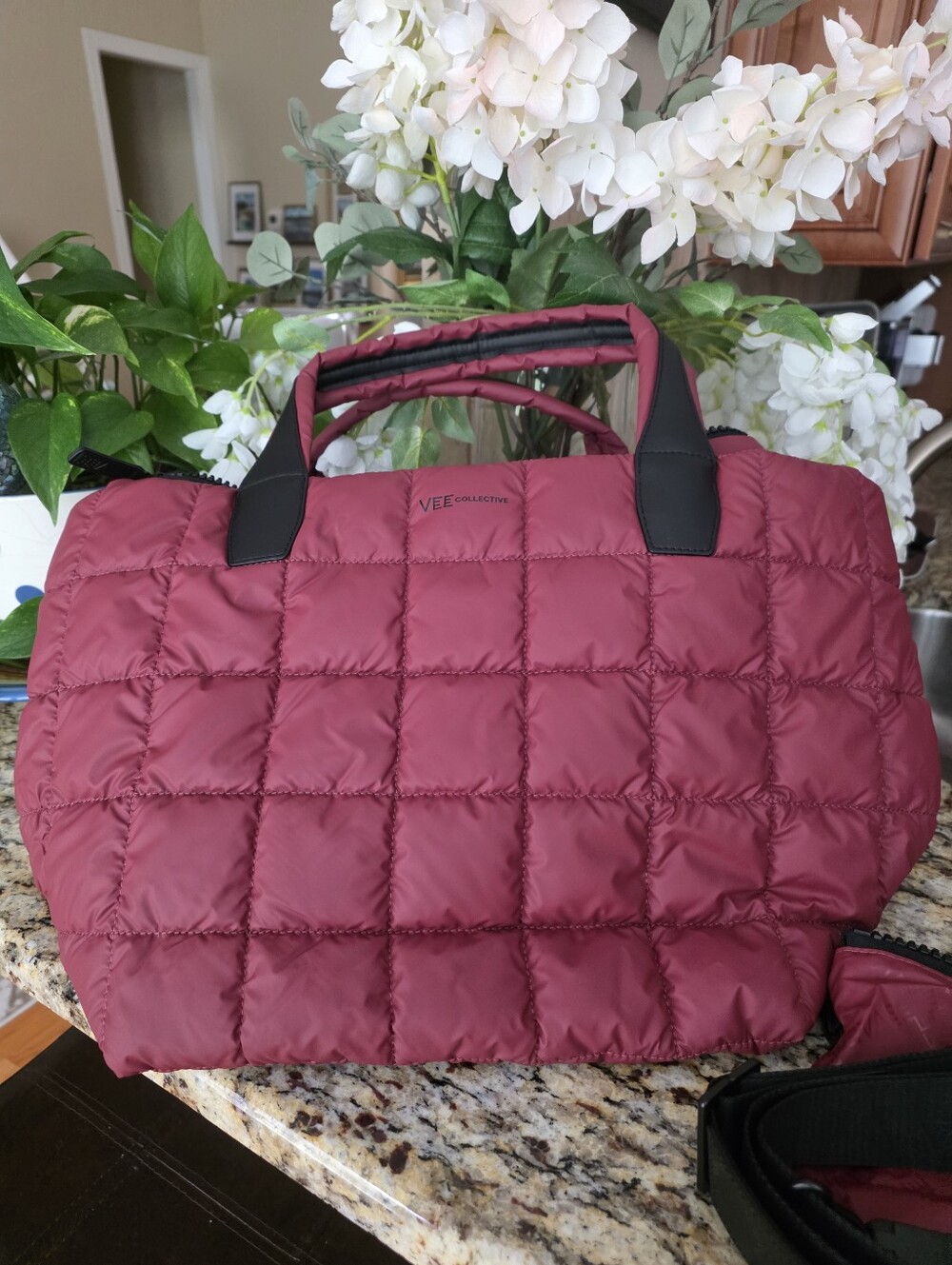 NWOT Vee Collective Porter Tote - Medium Biking Red - Picture 6 of 12